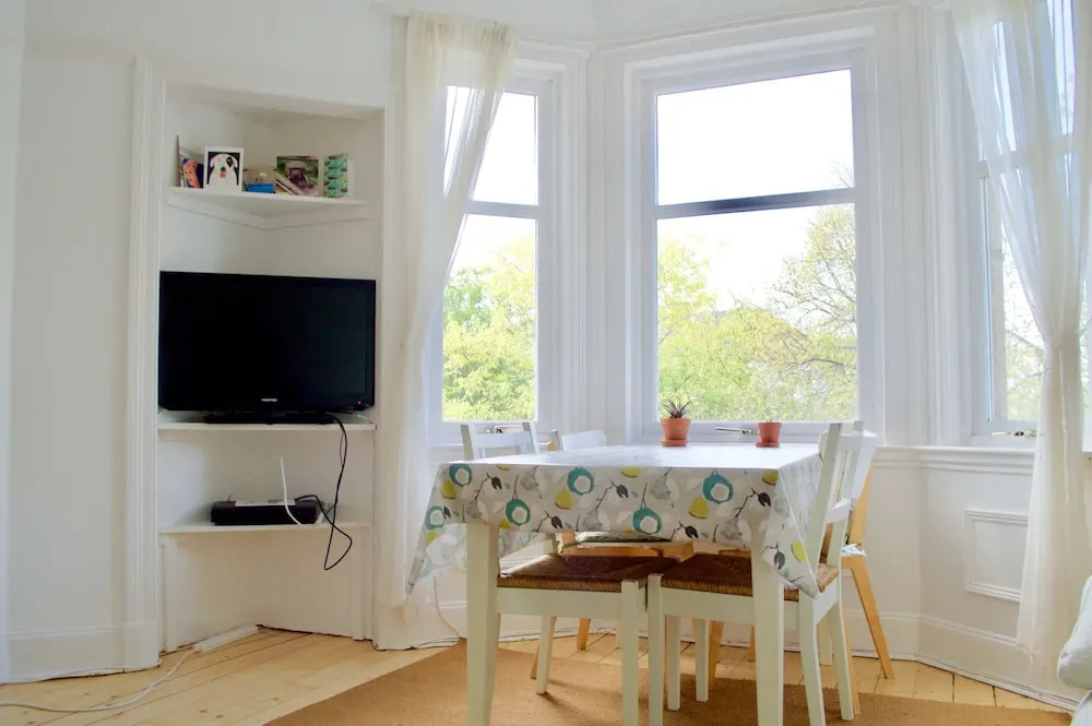 2 Bedroom Flat By The Water Of Leith