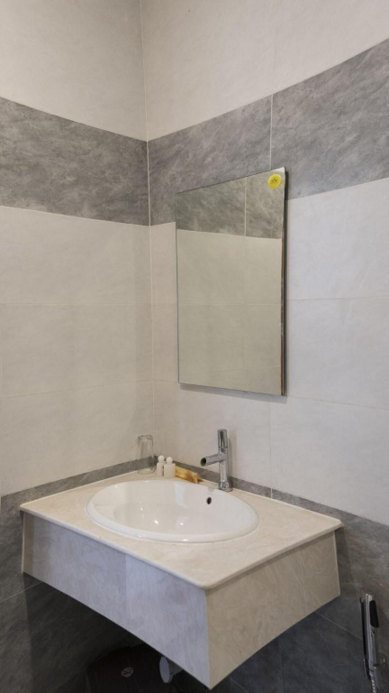 White Diamond Airport Hotel