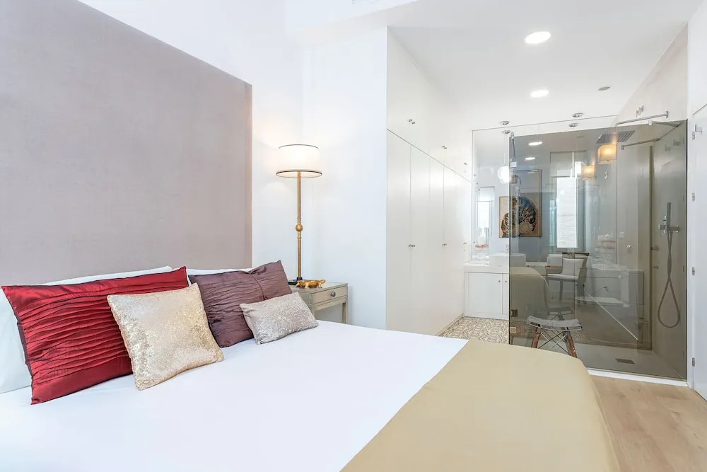 Spectacular 2 bedrooms apartment in the center. Julio Cesar