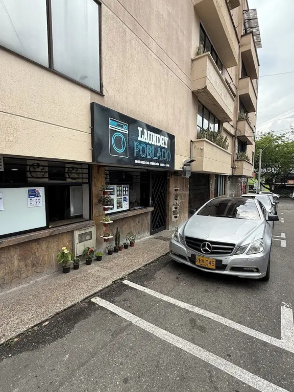 5 Bedroom - 1 Block from Lleras - P2