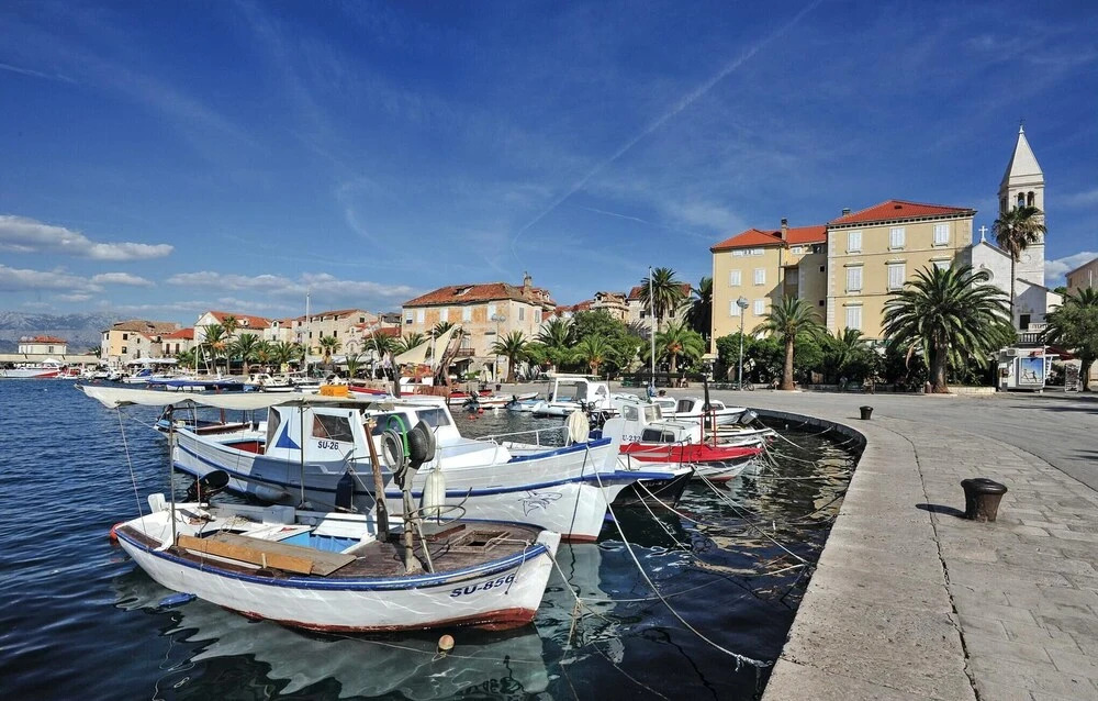 Nice Apartment in Supetar With 3 Bedrooms, Wifi and Outdoor Swimming Pool