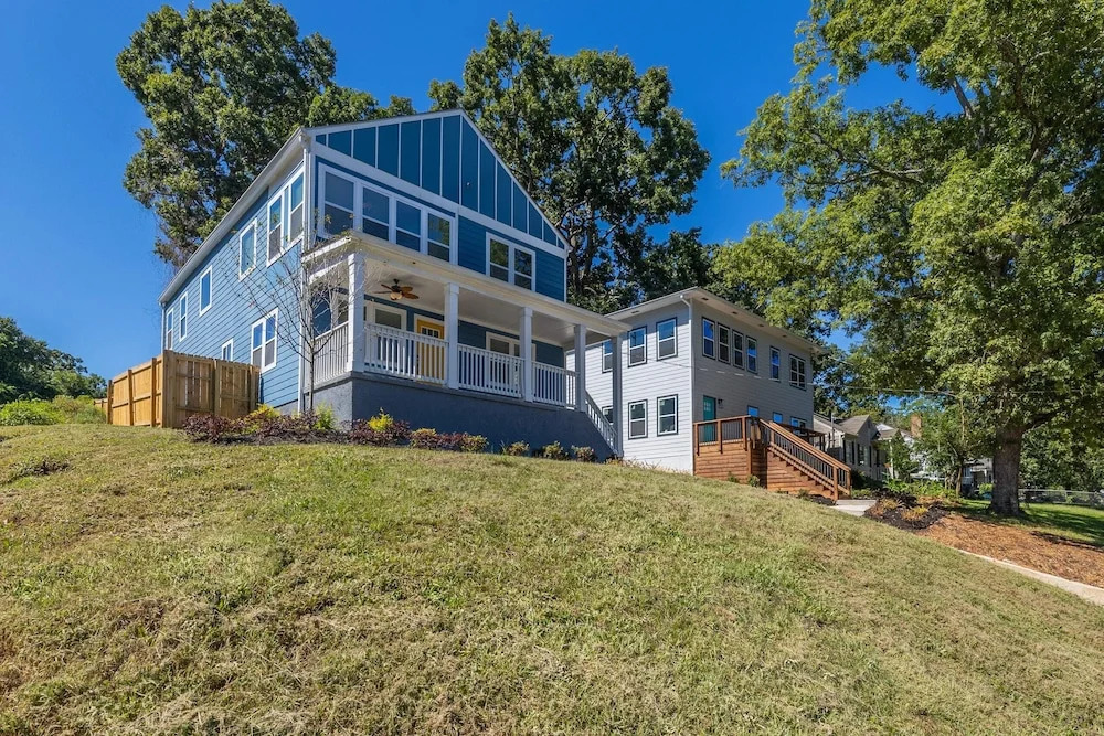 Twin Homes - 8 Bedroom Retreat In Central ATL