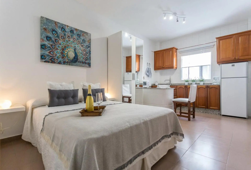 Studio near the Sea and City