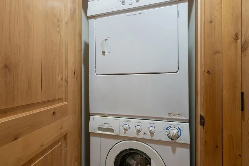 2-min Walk To Lift 7, Shuttle To Gondola! Hot Tub + Fireplace 3 Bedroom Condo by RedAwning