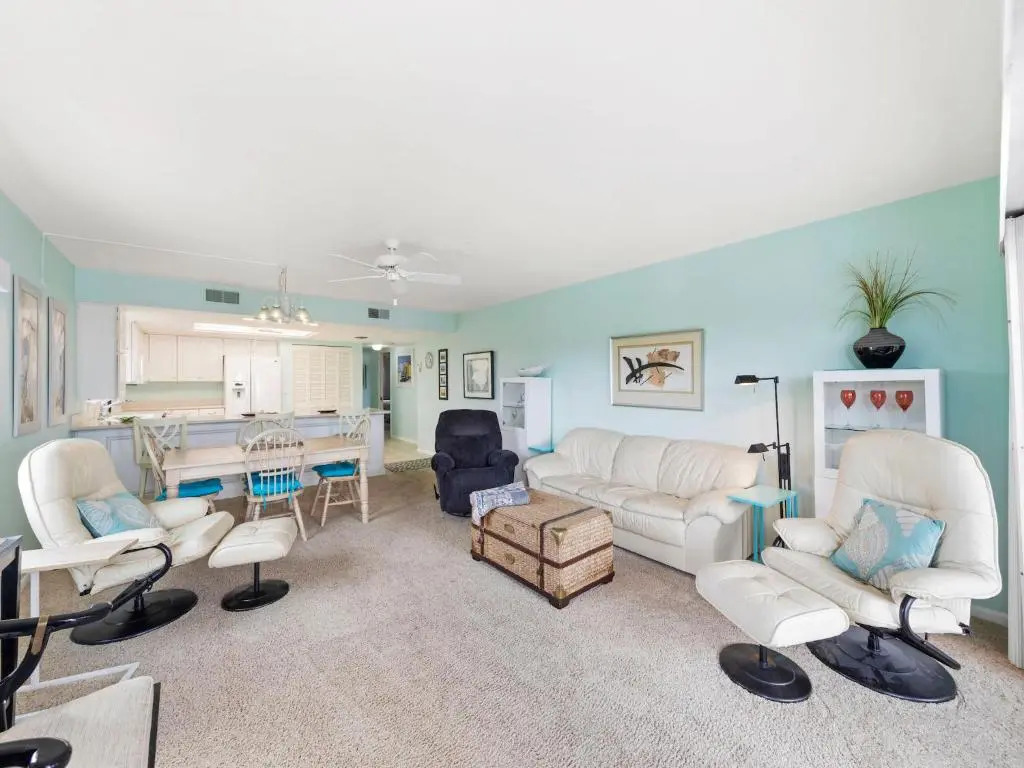 Pelican Watch 208, Sleeps 4, 2 Bedrooms, Beach Front, Pool, Elevator, WiFi