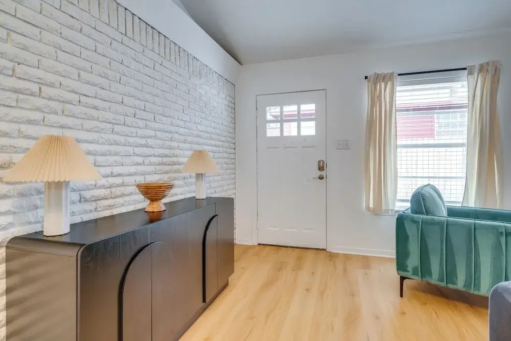 Walk to Campus: Creekside Austin Duplex!