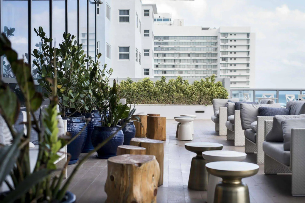 Dharma Home Suites Miami Beach at Monte Carlo
