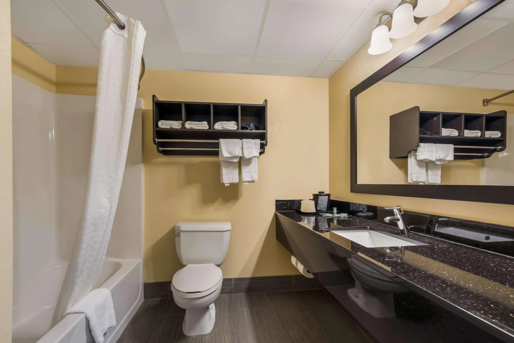 Best Western Bradbury Inn & Suites