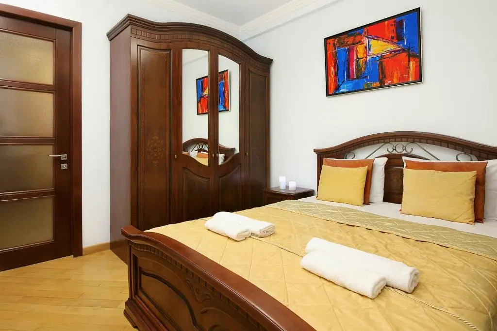 3 Bedroom Apartment near Republic Square