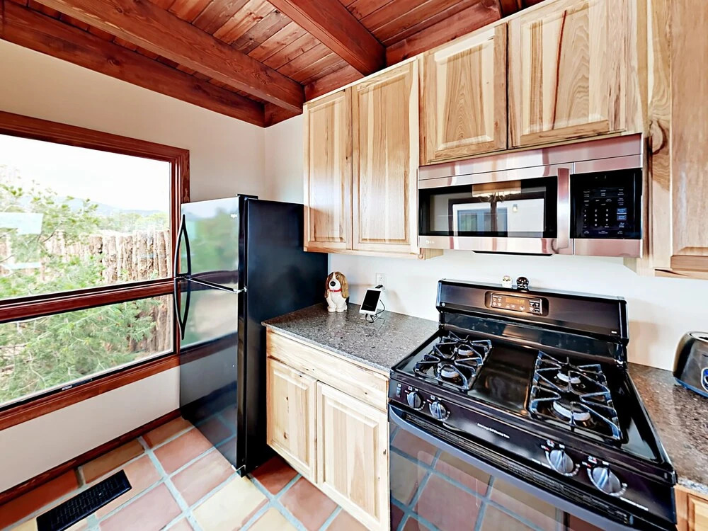 Secluded Oasis House 2 Bedrooms 1 Bathroom Home
