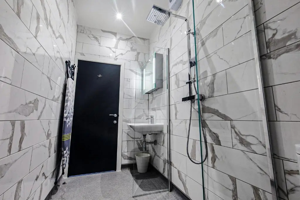 Broadstairs Apartments with luxurious 4-person communal hot tub - sleeps up to 20 people