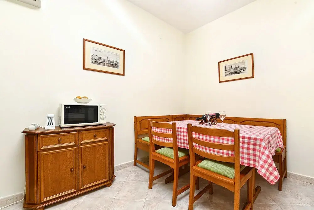 Apartment 1001