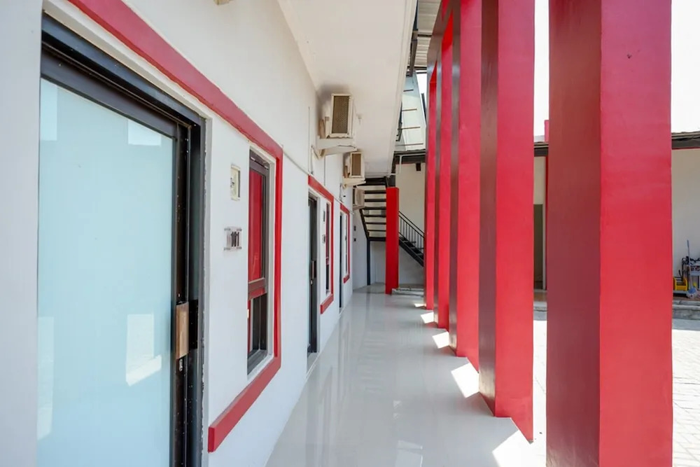 RedDoorz Syariah near Alun Alun Tegal