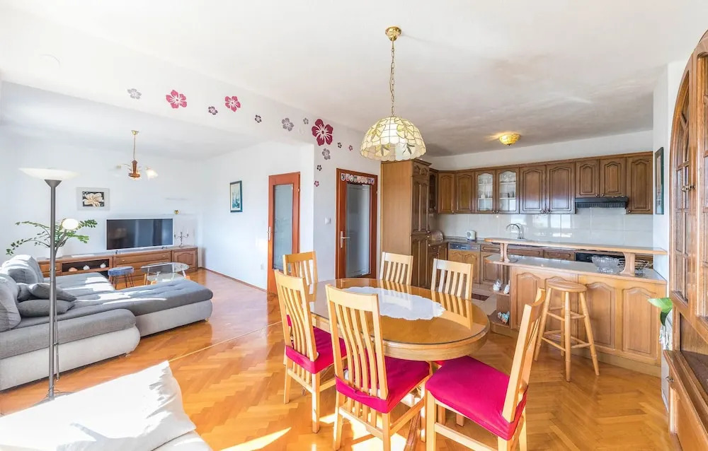 Amazing Apartment in Trogir With 2 Bedrooms and Wifi