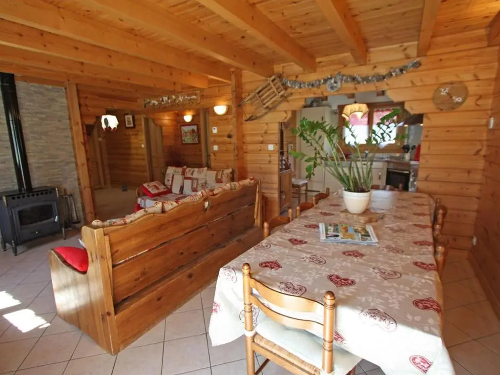 Chalet chaleureux avec sauna, terrain, terrasse et babyfoot à Saint-Nabord - FR-1-589-255