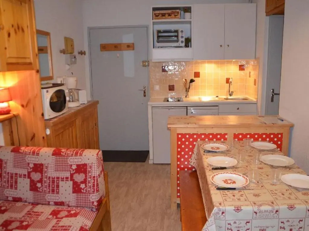 Appartement Les Menuires, 1 pièce, 4 personnes - FR-1-452-31