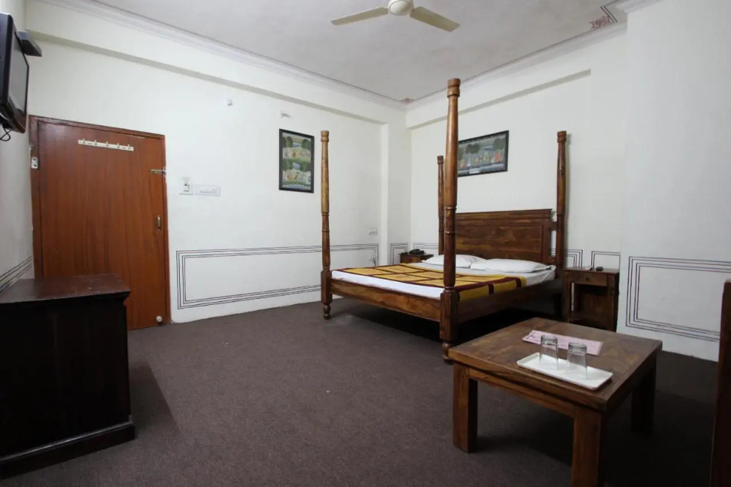 Hotel Raghuraj Palace