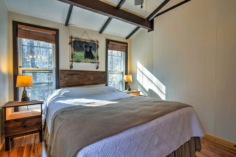 Family Retreat w/ Trail Access in Beech Mountain!