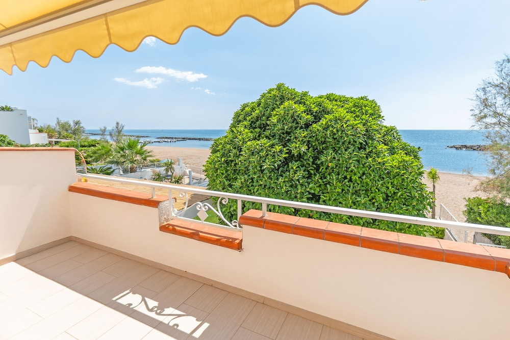 Luxury Villa on the Beach in Diamante, Sea View - Villa Ventre