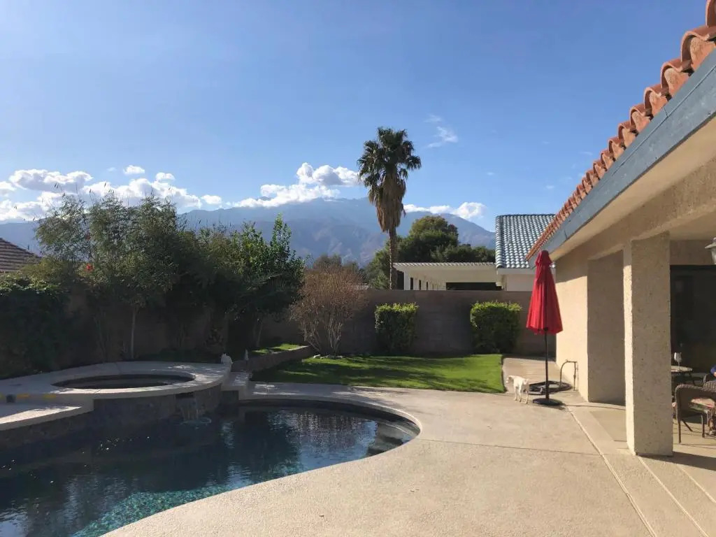 Comfortable vacation property 12 minutes from downtown.