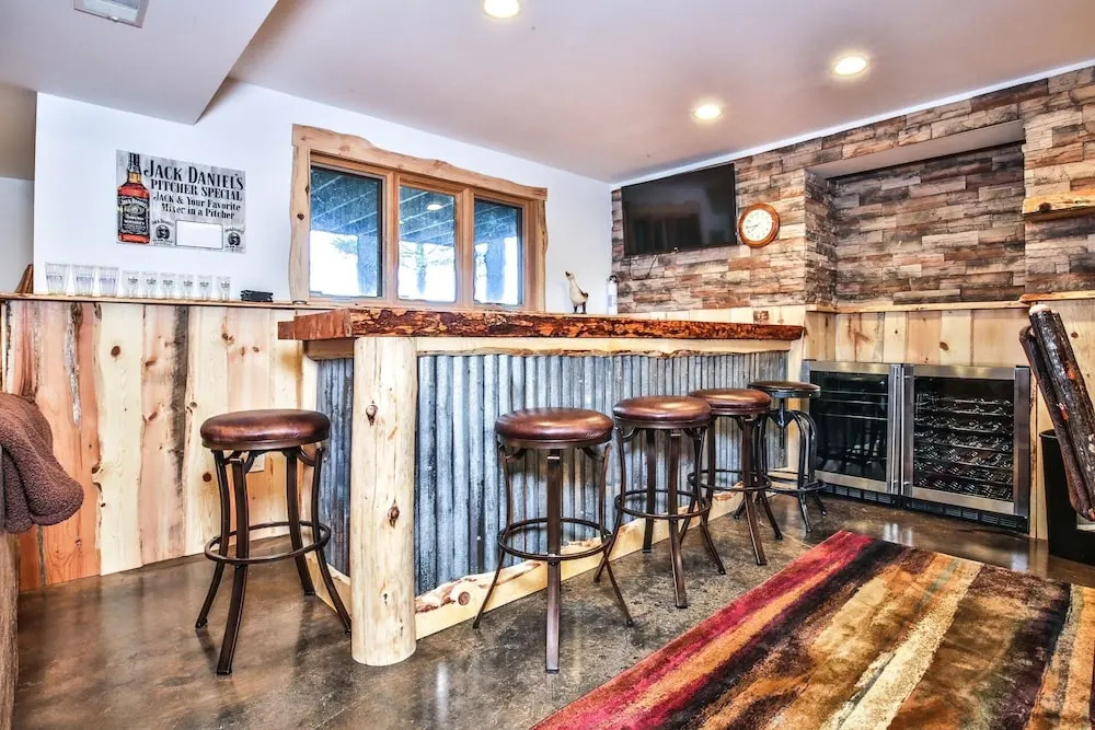 The Log Lodge - 4 Br Home