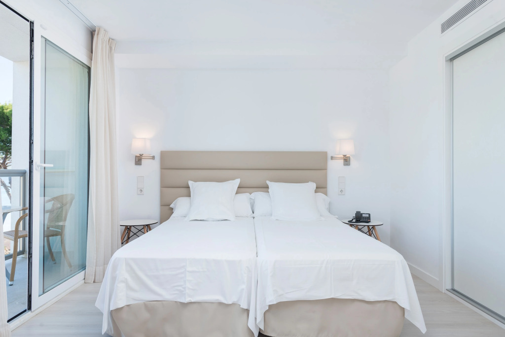 Apartment with shared pool, near the beach
