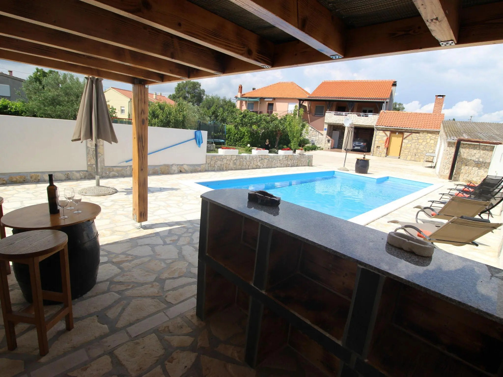 Villa in Poličnik with Pool near Zadar