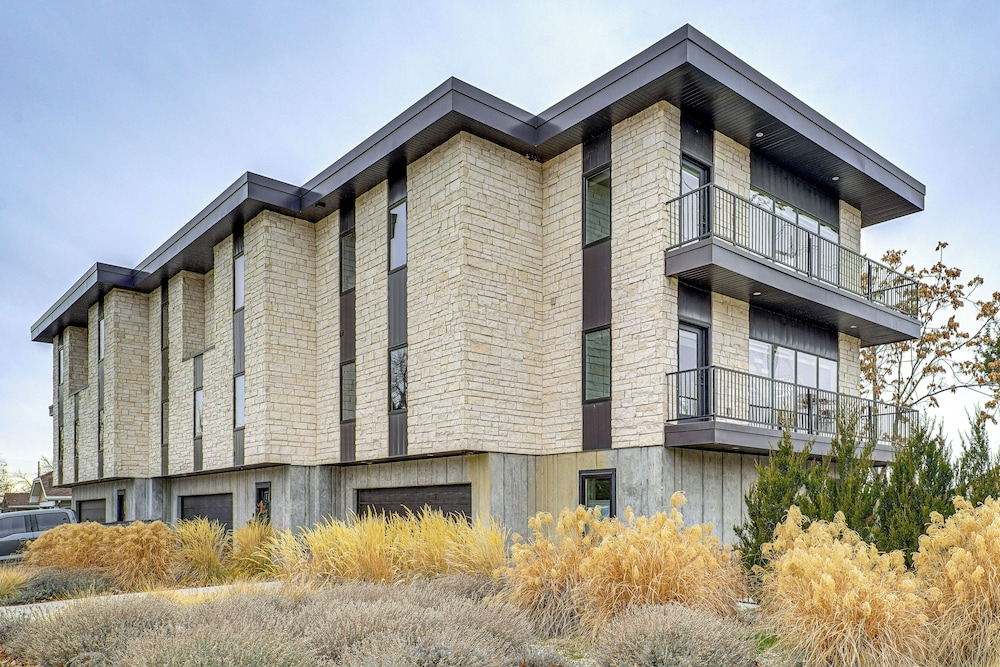 Hike, Ski & Explore Slc: Walkable Luxury Townhome