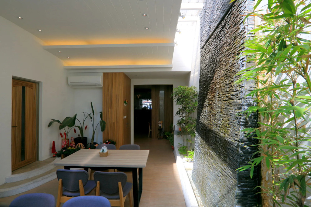 Station 100m B&B