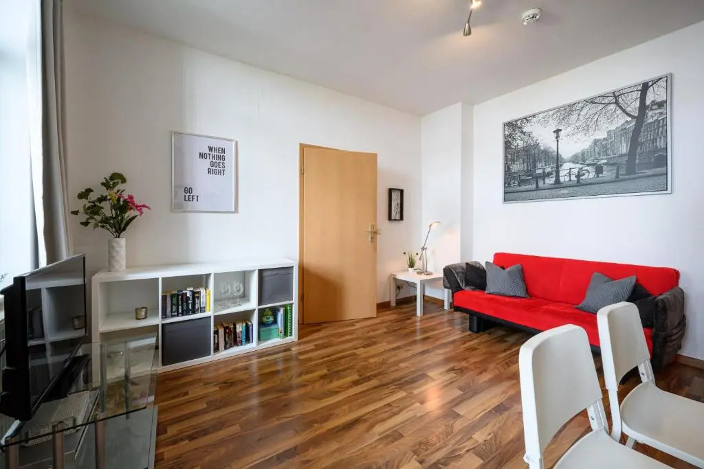 Helle Wohnung in Sudenburg mit Balkon - WLAN, 4 Schlafplätze