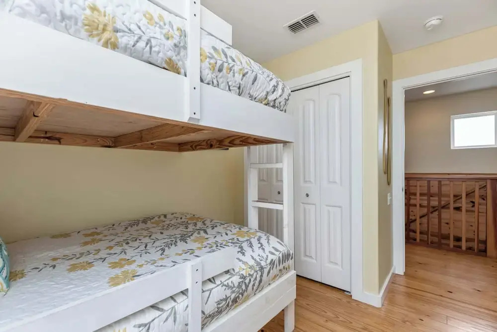 Prime Location 5 Bedrooms Pool Sleeps 14
