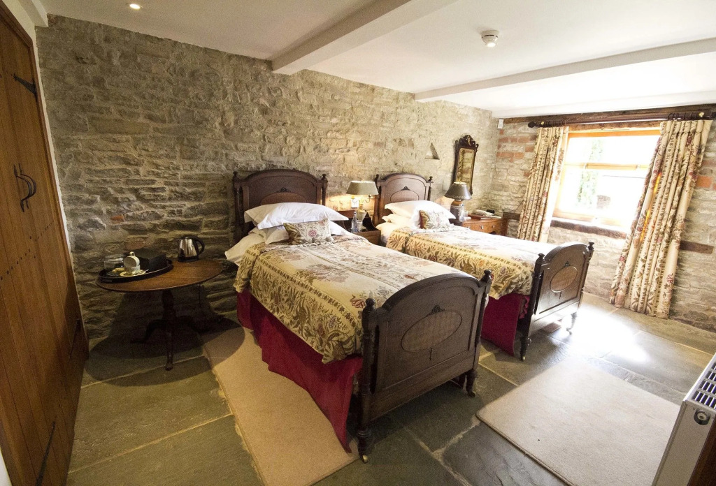 Old Downton Lodge