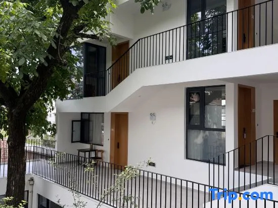Liuba Front and Back Courtyard Themed Homestay