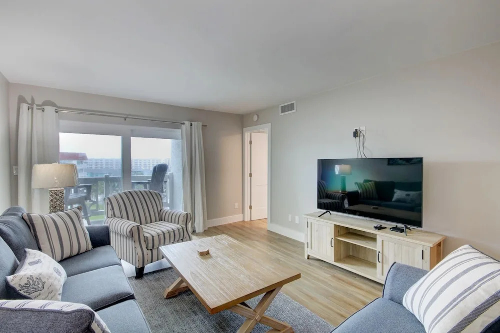 266 El Matador 2 Bedroom Condo by RedAwning