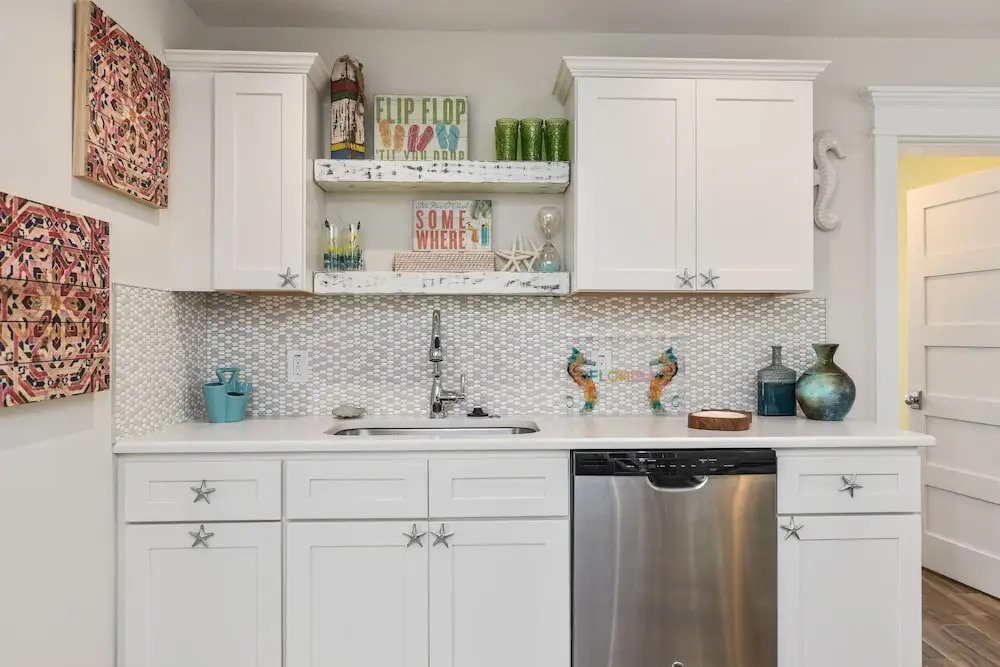 Sea Breeze - Pet Friendly, Located in Siesta Key Village, Steps to Siesta Key Beach