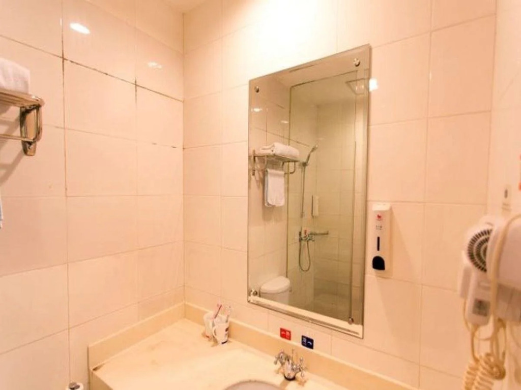 Hanting Suzhou Renmin Bridge South Metro Station Hotel