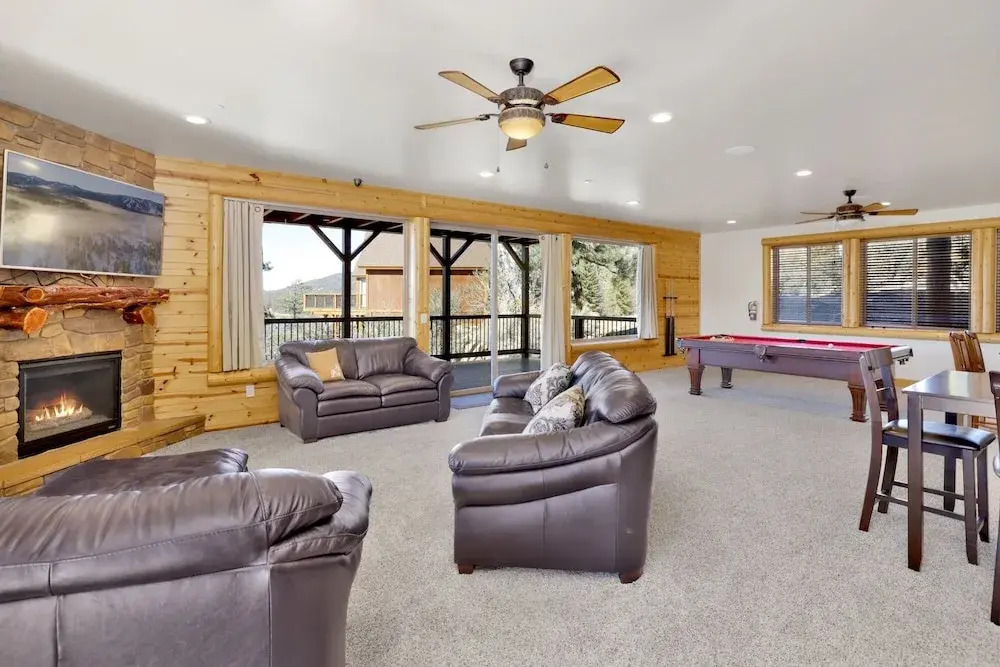 2206-golden Oak Log Cabin 7 Bedroom Home by RedAwning