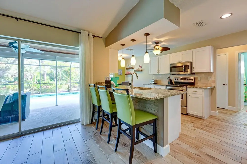 Englewood Oasis w/ Screened Lanai + Outdoor Pool!