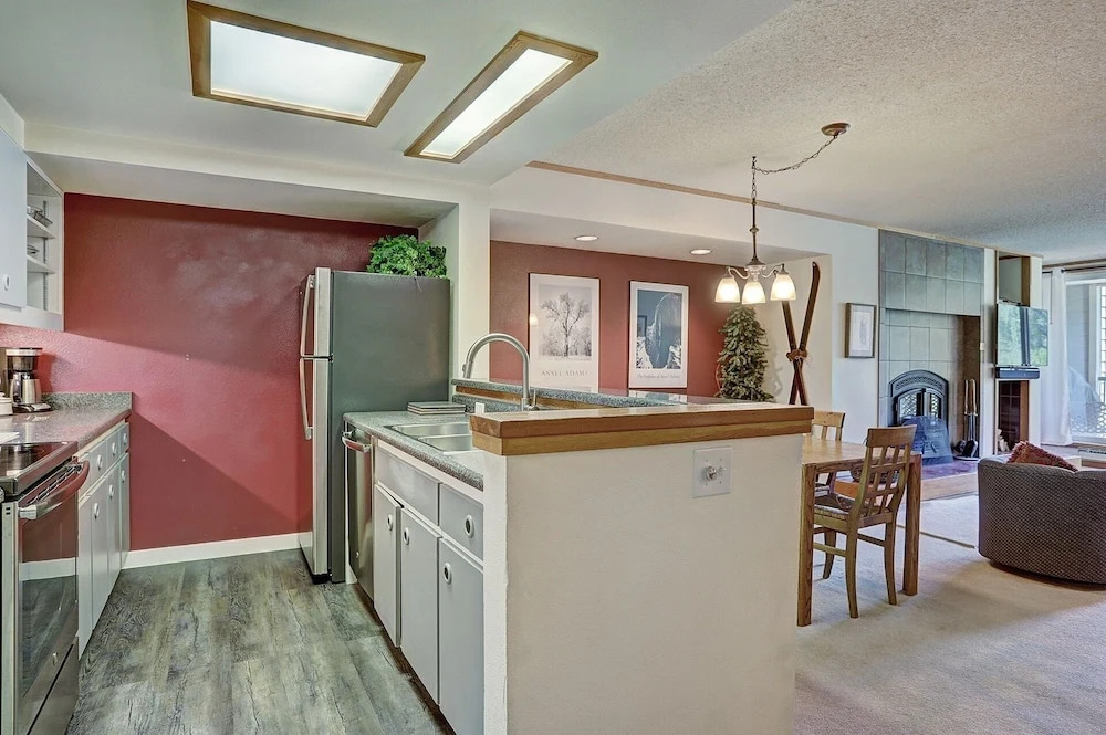 2092 The Pines