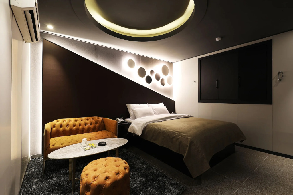 Rainbow Hotel