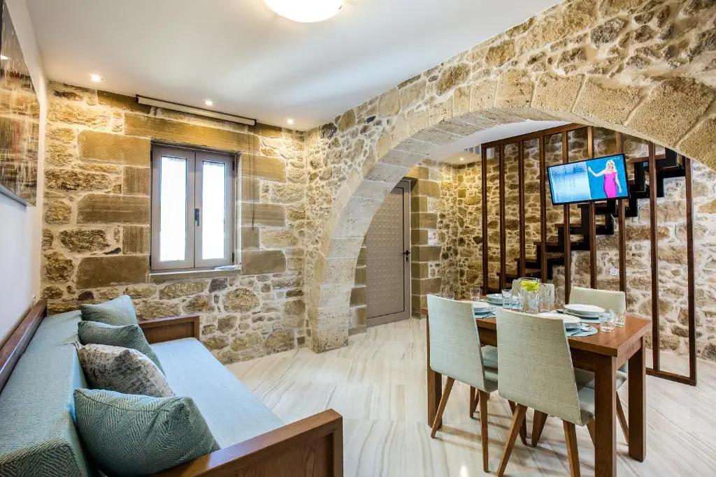 Agarathos Deluxe Homes In the Heart of Kaliviani Near Balos