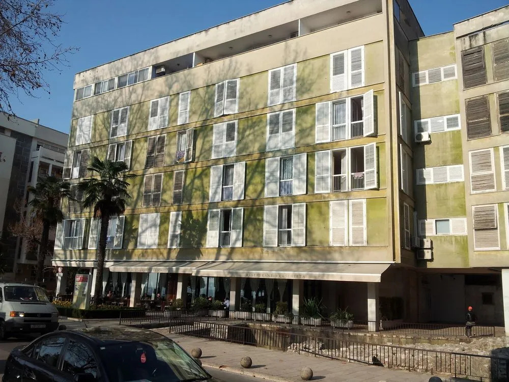 Feel Center Apartments.
