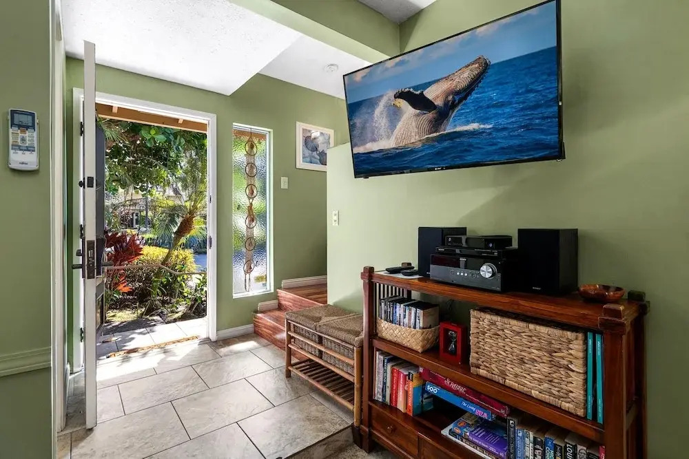 Steps From Lanai to Beach - AC & Wifi - Affordable- Vrkcv