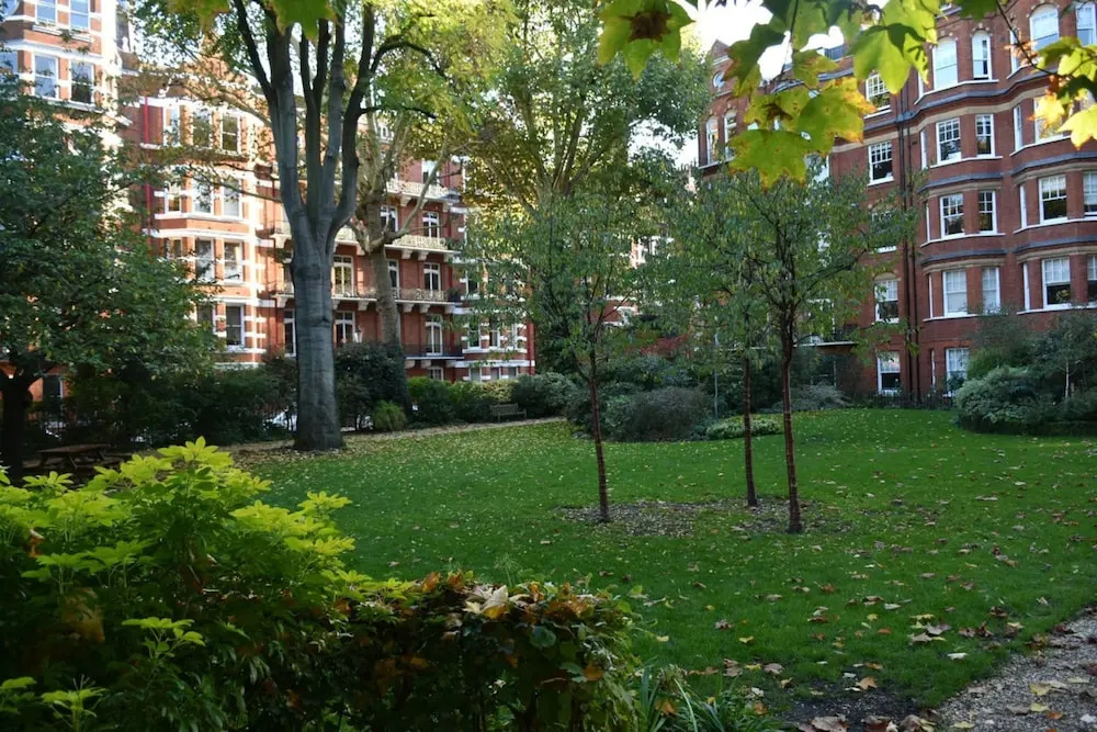 Beautiful 2 Bedroom Property in Earl's Court