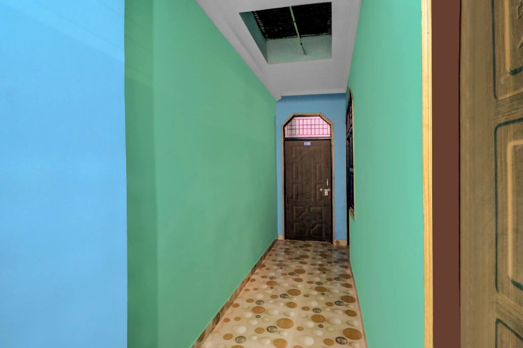 OYO 76152 Prem Hotel