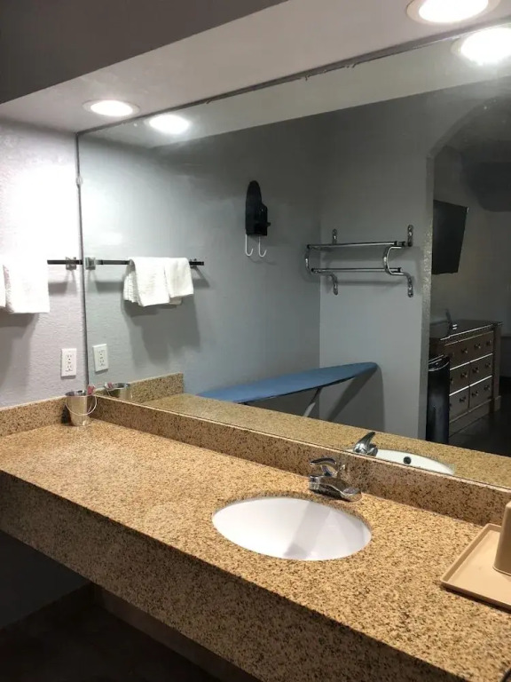 The Symphony Inn & Suites