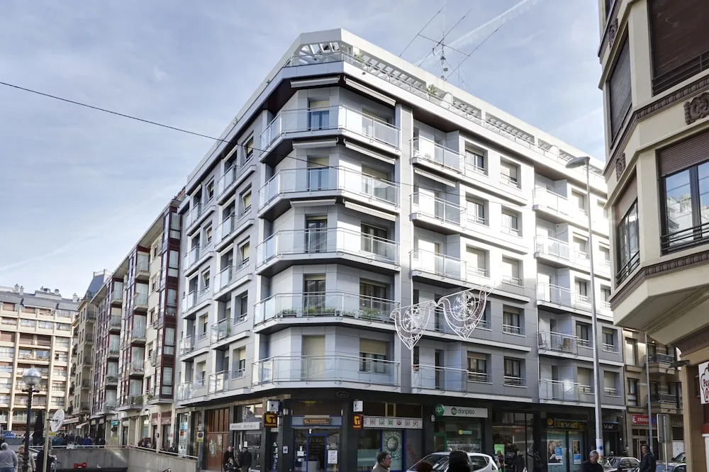 Zurriola Beach 1 Apartment by FeelFree Rentals