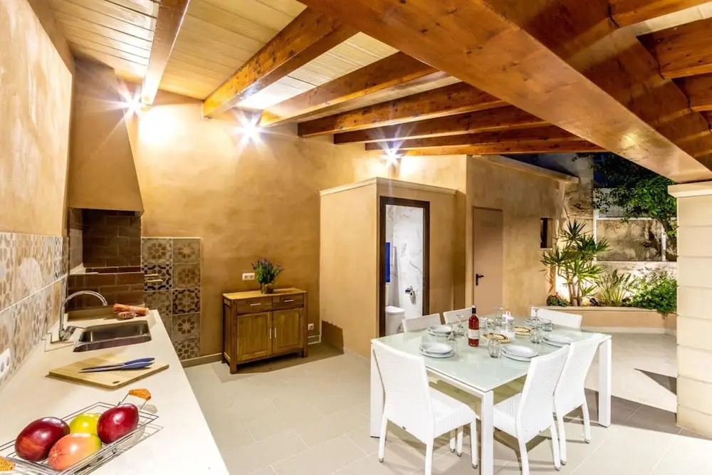 House - 4 Bedrooms with Pool and WiFi - 107923