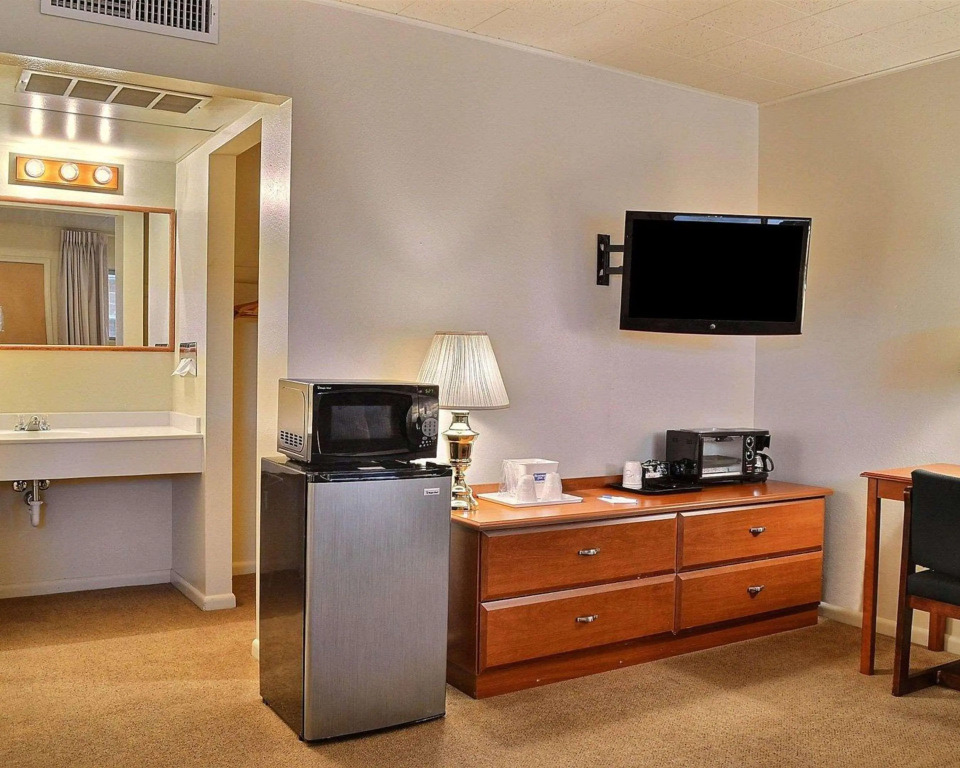 Skyline Motor Inn