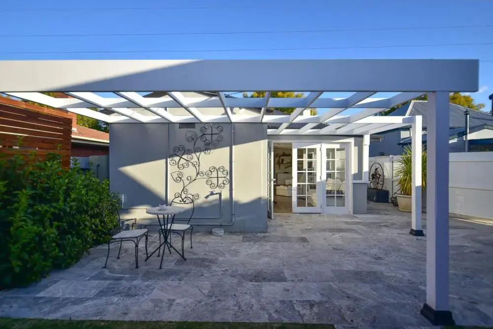 Macleay Cottage with plunge pool and local arts